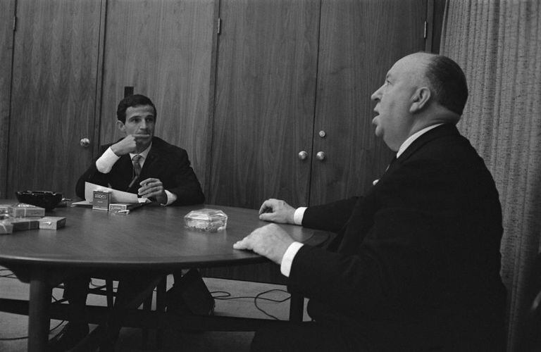Truffaut e Hitchcock durante encontro em Los Angeles, em 1962.