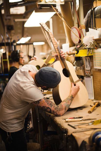 Fábrica de violões da empresa Gibson em Montana (EUA).