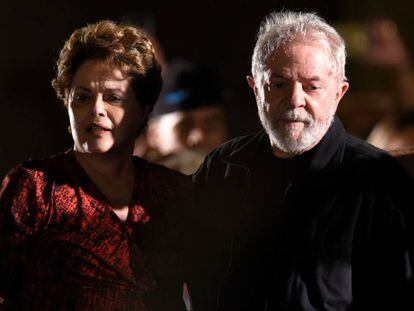 Os ex-presidentes Dilma Rousseff e Luiz Inácio Lula da Silva em comício em Belo Horizonte