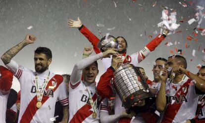 Jogadores do River comemoram vitória na Libertadores.