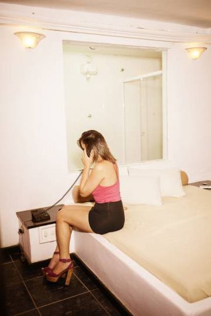 A suite da boate, no centro do Rio, onde as mulheres trabalham.