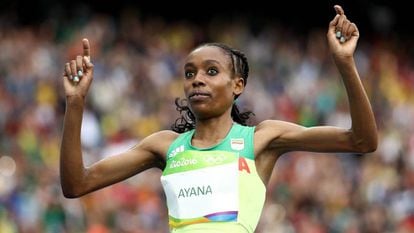 Jogos Olímpicos de Rio 2016 Almaz Ayana, depois de ganhar a carreira com recorde do mundo.