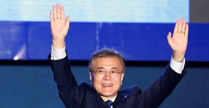 Moon Jae-in celebra a vitória em Seul, nesta terça-feira.