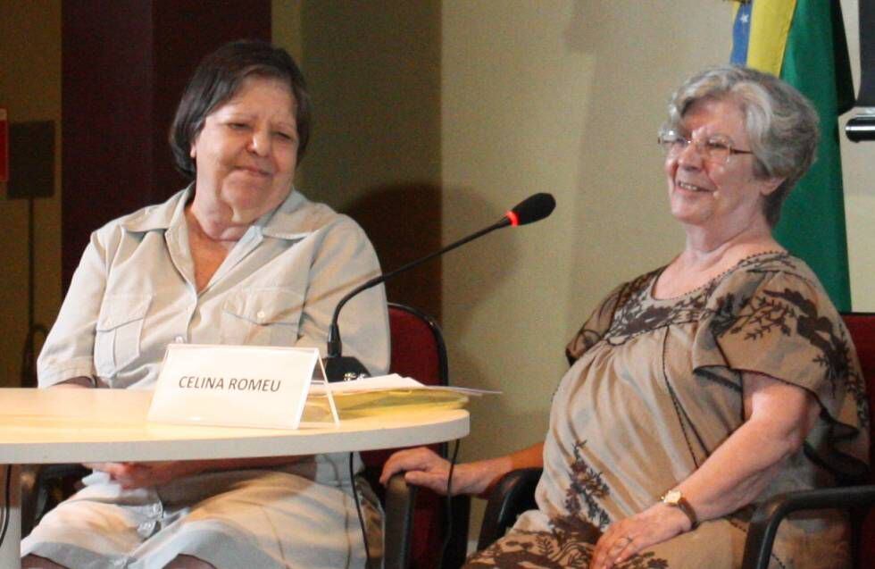 Inês Etienne Romeu (à esquerda), acompanha o depoimento da irmã, Célia Romeu, na Comissão Nacional da Verdade.