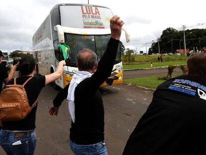 Protestos contra a caravana de Lula no sul do Brasil.