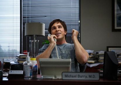 Christian Bale interpretando Michael Burry em 'A Grande Aposta".
