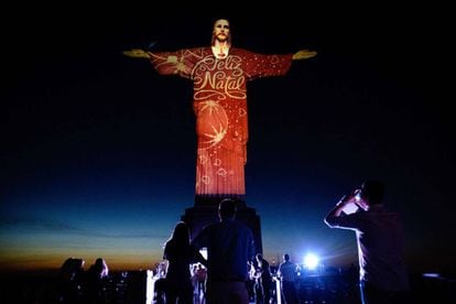 Ilumina&ccedil;&atilde;o do Cristo Redentor especial para o Natal, no Rio, no dia 23.