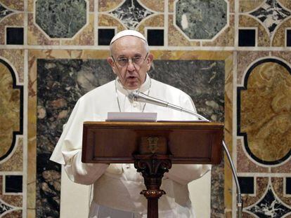 O papa Francisco recebe diplomatas para os cumprimentos de ano novo, em 8 de janeiro.