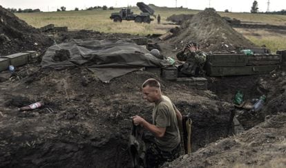 Soldados ucranianos na região de Lugansk nesta segunda.