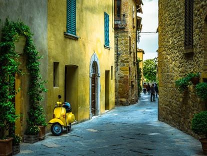 Uma rua da vila de Pienza, na Toscana (Itália).
