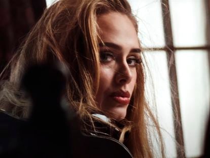 Adele no videoclipe de seu último trabalho, ‘Easy on me’