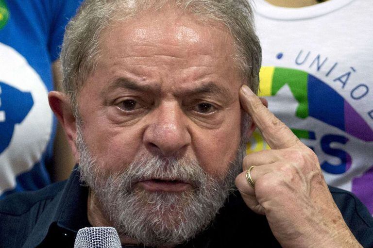 Lula conversa com a imprensa em 4 de março.