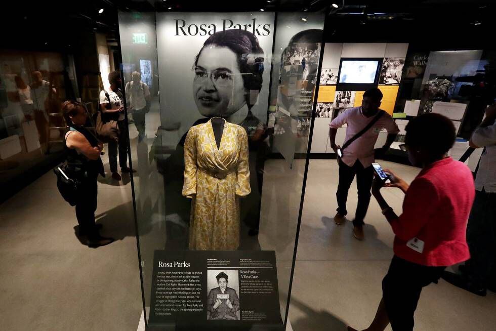 Vestido que a ativista Rosa Parks elaborava no dia em que foi presa por se negar a ceder seu assento num ônibus.