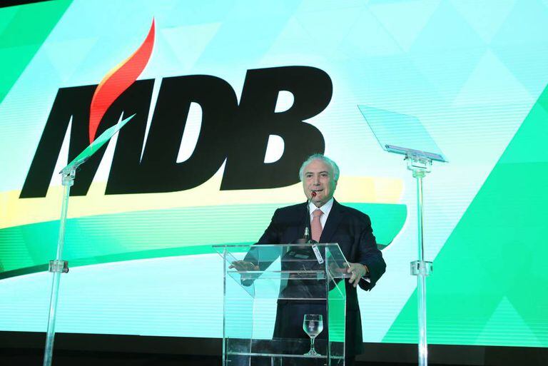 Temer, na convenção do partido, que já trazia a sigla "MDB".