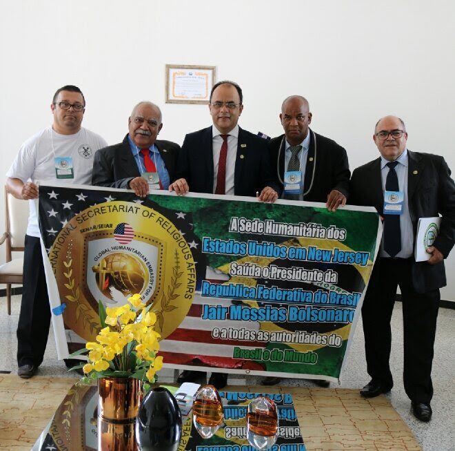 Em 2019, organização postou “SENAR USA sauda a todos e ao Presidente Jair Messias Bolsonaro!”. Reverendo tem trânsito nos EUA, como mostram fotos de viagens publicadas pela organização.