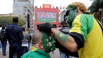 Brasileiros se reúnem em Moscou antes de abertura da Copa.