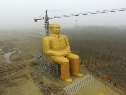 Uma estátua gigante para Mao