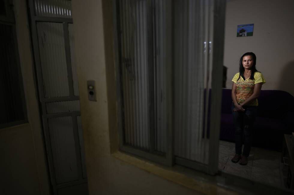 Keila Keila Vardeli, ex-moradora de Bento Rodrigues, vive hoje em um apartamento alugado pela Samarco.