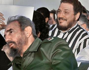Fidel Castro Diaz-Balart com o pai, em 2002