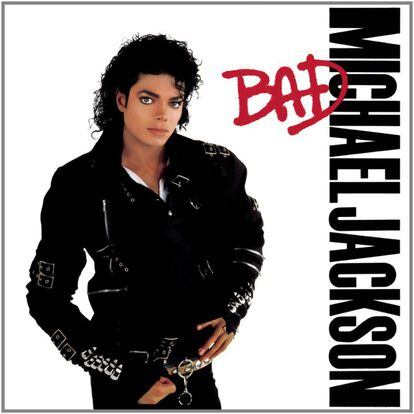 Para Bad (1987), Michael Jackson compôs 60 músicas, das quais gravou 30 com a ideia de lançar um álbum triplo. No fim, Quincy Jones o convenceu a reduzir a seleção para dez. O resultado é uma detonação impecável que assume certos riscos em uma época na qual a principal obsessão de Jackson era demonstrar que seu status de superastro global (e seu rosto recém-estreado) não o havia afastado de suas origens. O título do álbum, a estética de gangues daqueles anos e as coreografias do vídeo do primeiro single falam disso, do artista que era capaz de sofisticar a gíria das ruas e a linguagem corporal do submundo. O restante é um roteiro no qual já estão todos os temas favoritos de Jackson: a convivência social (Man in the Mirror), os conflitos de uma celebridade (a faixa-bônus Leave Me Alone), o romantismo adocicado (The Way You Make Me Feel), os fantasmas da masculinidade (Bad, Smooth Criminal) e a raridade excepcional de uma tema como Liberian Girl, um prodígio exótico cujo clima continua sendo reproduzido por produtores tão atuais como Dav Hynes. Bad não é Thriller, nem precisa: é o Michael Jackson mais criativo, inspirado e de sintonizado com sua época. Texto: CARLOS PRIMO

Pontuação: 5 sobre 5.
Número de discos vendidos: 34 milhões.