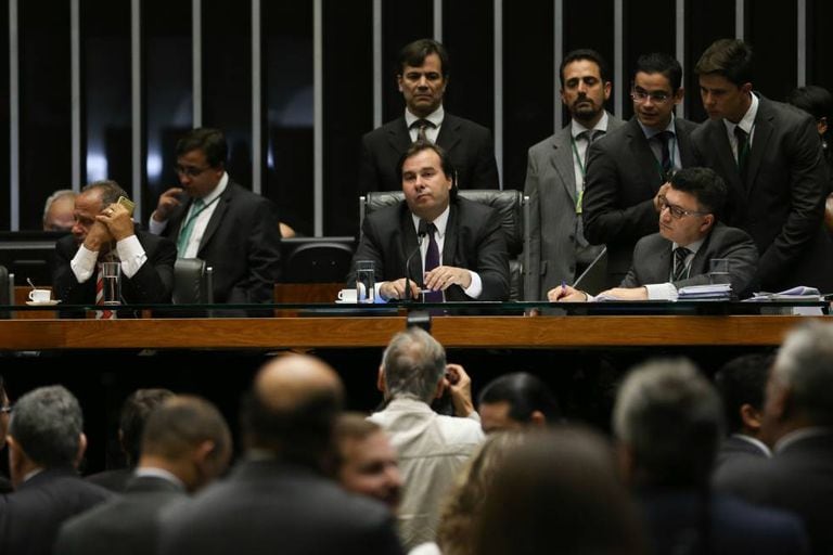Deputados no plenário da Casa.