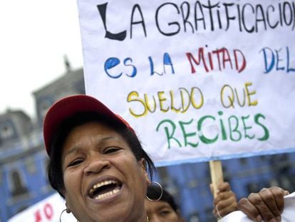 Trabalhadora doméstica em uma manifestação em Lima em 2012.