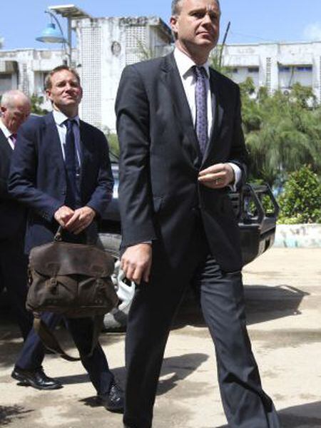Mark Simmonds, em viagem à Somália em abril.