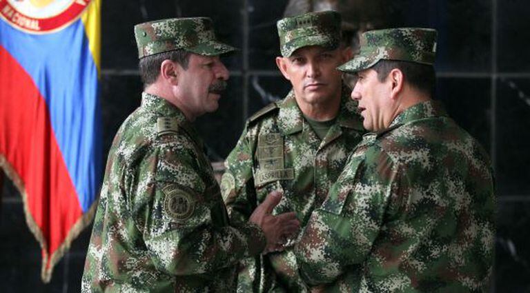 Os generais Rodriguez (à dir.) e Lasprilla (ao centro), acusados pela HRW.
