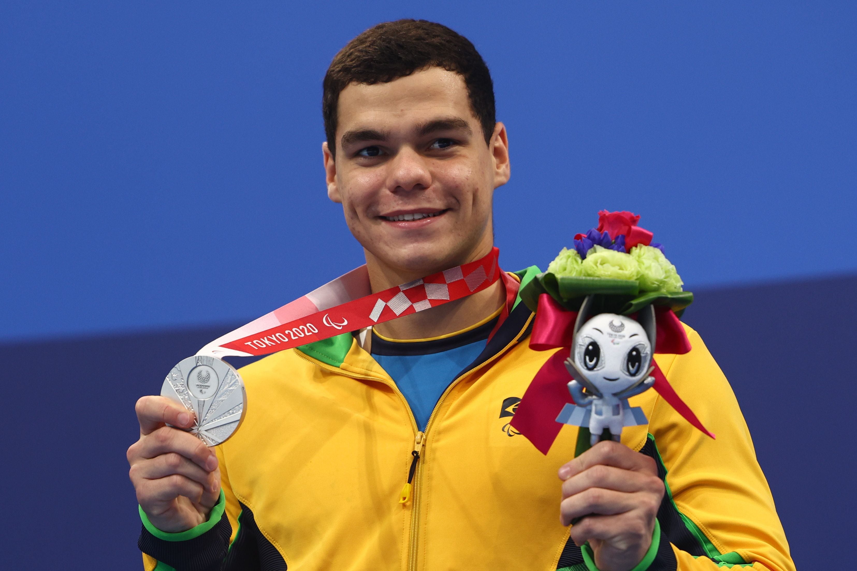 Gabriel Bandeira celebra a prata conquistada nesta sexta-feira, após estrear com ouro nos Jogos Olímpicos de Tóquio. 