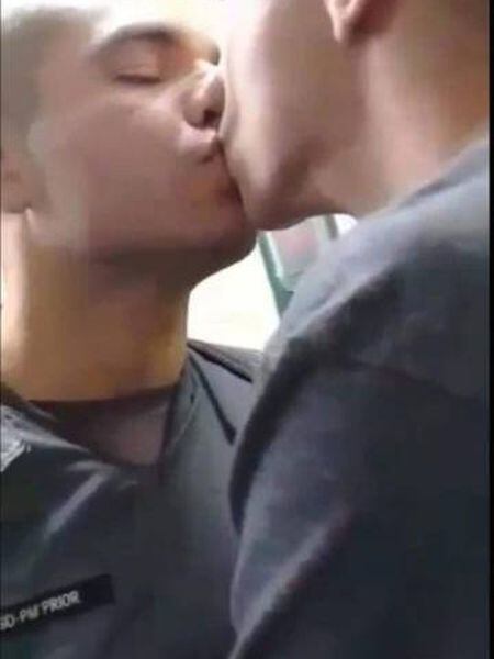 Soldado Prior estava no Metrô quando foi filmado beijando um homem.
