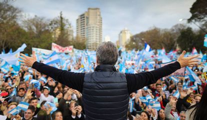 Mauricio Macri em campanha nesta segunda-feira na Argentina.