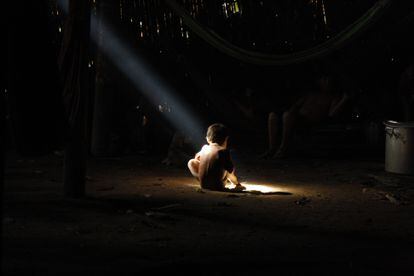 Criança Yanomami na Região do Papiu (RR), Terra Indígena Yanomami