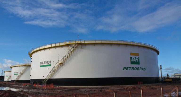 Obras da Refinaria Abreu e Lima, em Ipojuca.