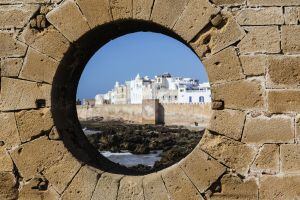 A cidade fortificada de Esauira, no Marrocos, é o lugar dos imaculados na série.