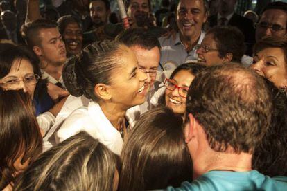 Marina Silva com apoiadores.