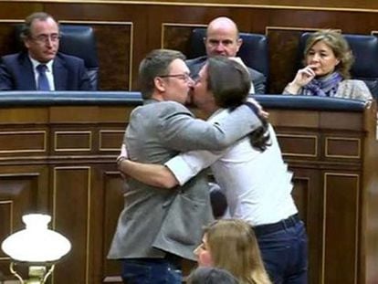 Os deputados espanhóis Iglesias e Domenech, no Congresso.