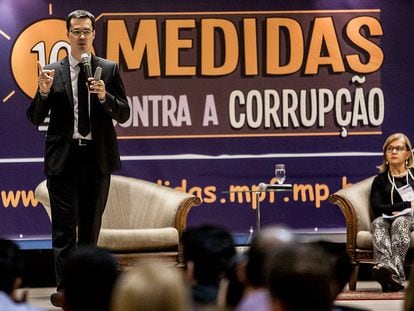 Deltan Dallagnol apresenta em 2015, no auge da Lava Jato, as propostas do Ministério Público para combater a corrupção, em palestra no Mato Grosso.