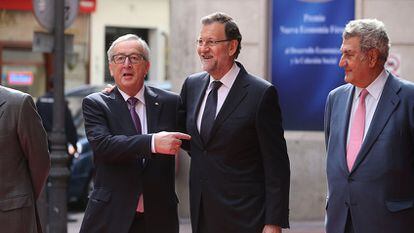 Jean-Claude Junker com o presidente Mariano Rajoy, em Madri em outubro de 2015. Uly Martín