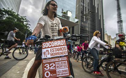 Bicicletada contra violência no trânsito em São Paulo.
