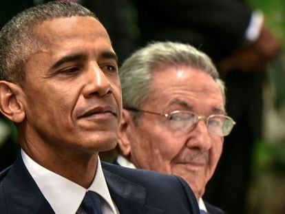 O presidente de EUA, Barack Obama e o de Cuba, Raúl Castro.