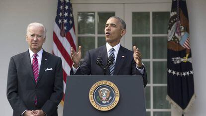 O presidente norte-americano, Barack Obama, junto ao vice-presidente, Joe Biden, durante sua primeira declaração sobre as eleições.