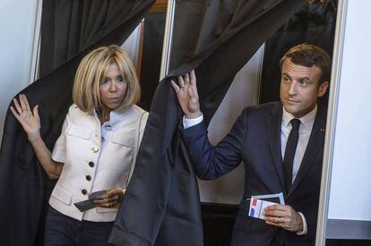 O presidente Macron e sua esposa, Brigitte, votam em Touquet.