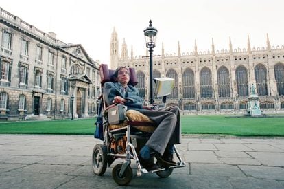 Stephen Hawking, fotografado em Cambridge em 1988.