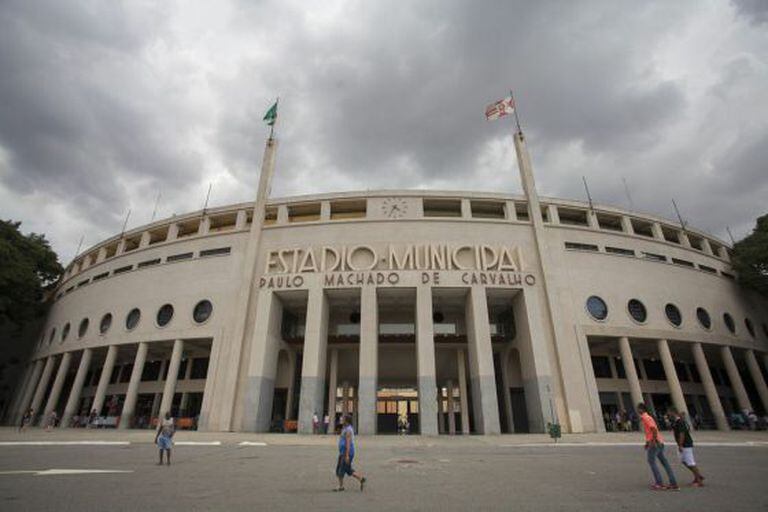 A entrada do estádio do Pacaembu.