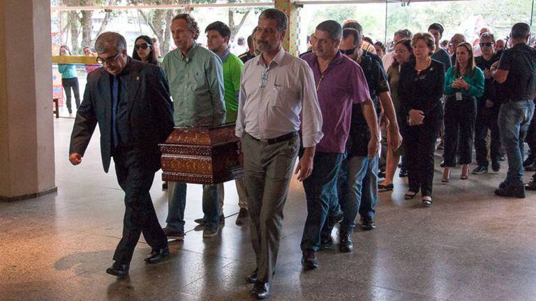 Cortejo fúnebre na UFSC nesta terça.