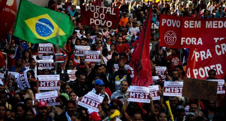 Manifestantes em São Paulo, nesta sexta-feira.