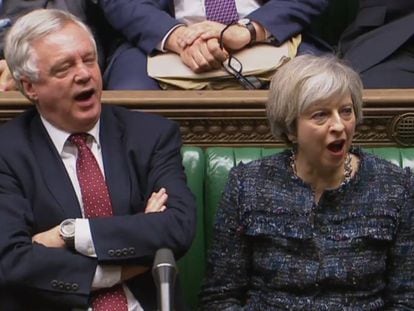 Theresa May e David Davis, ministro do Brexit.