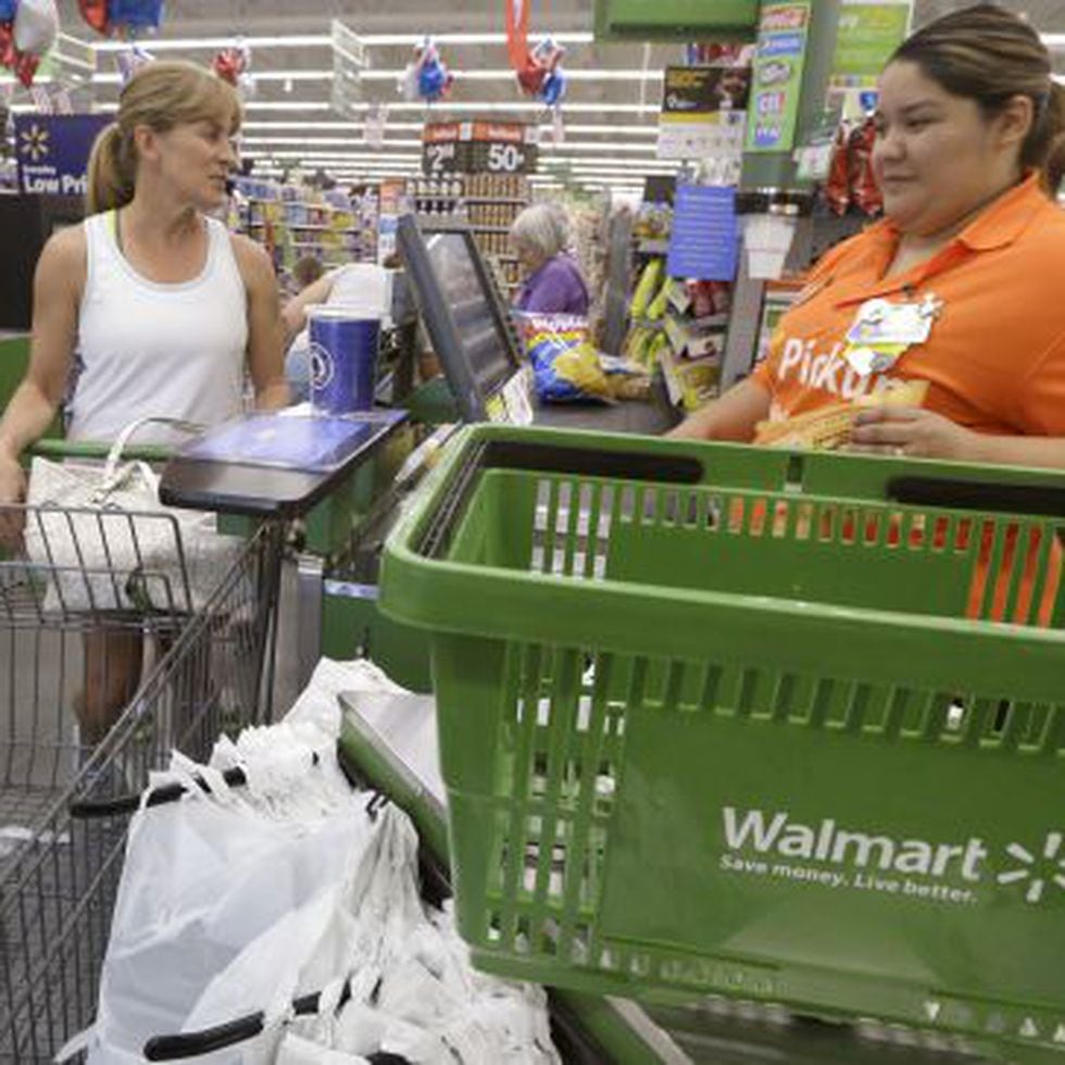 Fechamento de Walmart abala economia de uma cidade inteira