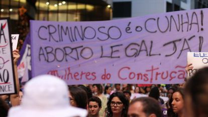 Protesto contra projeto de lei que dificulta aborto para vitimas de estupro