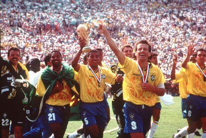Mauro Silva, ao lado de Dunga, comemora a Copa do Mundo de 1994.